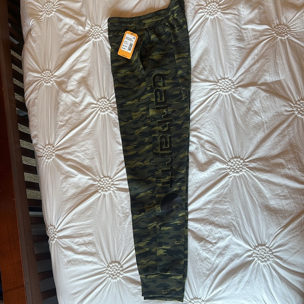 ✅NWT Carhartt Green Camo YOUTH MED sweatpants w lettering on left leg